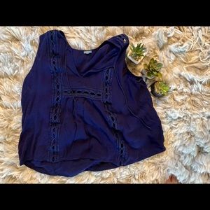 Navy crop top with design🌍